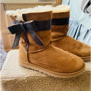 Women’s  Bow Ugg boots size 8